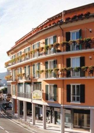 Hotel Residence Dei Fiori 바메노 외부 사진