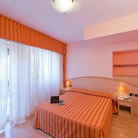Hotel Residence Dei Fiori 바메노 외부 사진