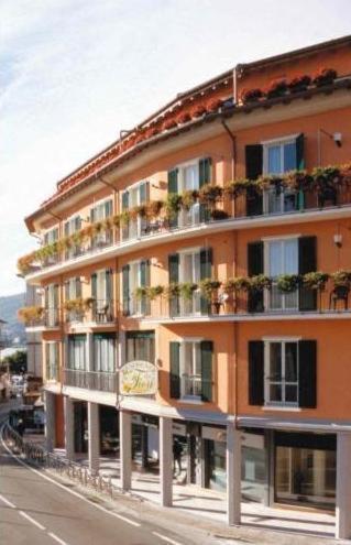 Hotel Residence Dei Fiori 바메노 외부 사진